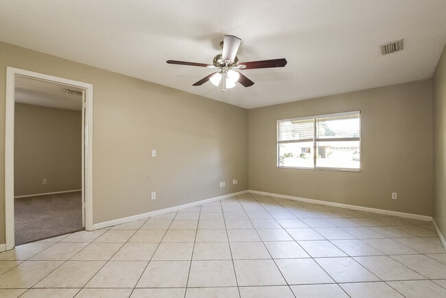 Building Photo - 208 12 League Cir