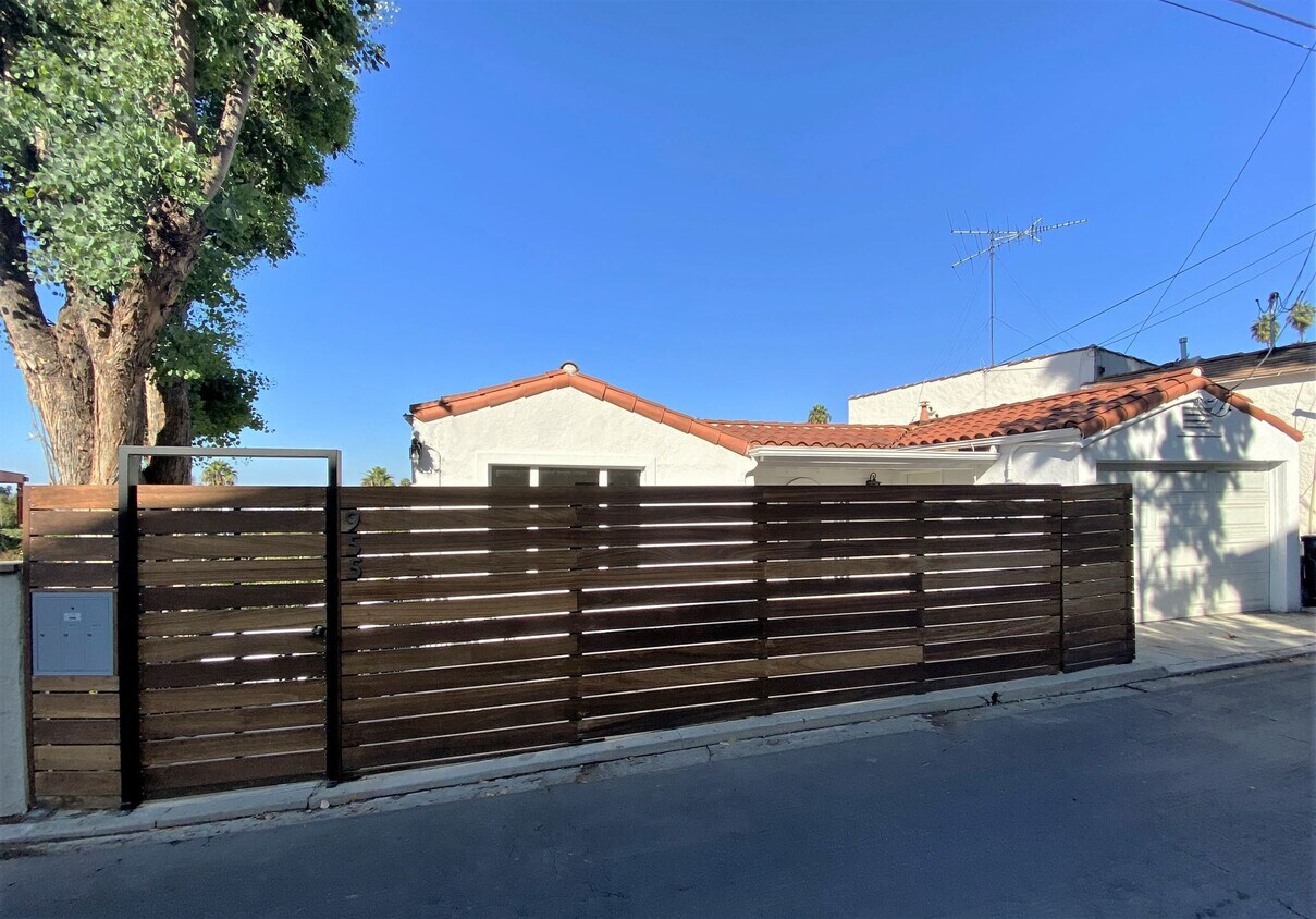Foto del edificio - 955 Maltman Ave