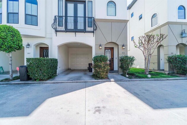 Building Photo - 3119 Fairdale Oaks E