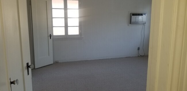 Apartamento de 2 habitaciones con 2 vestidores. - 1278 S Burnside Ave