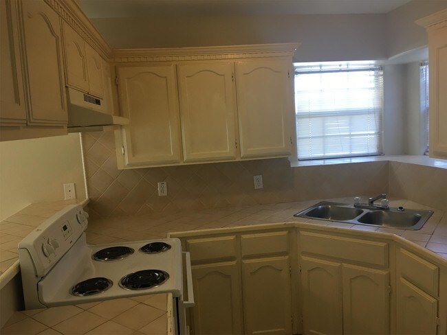 Building Photo - 2415 West Candlelight Drive