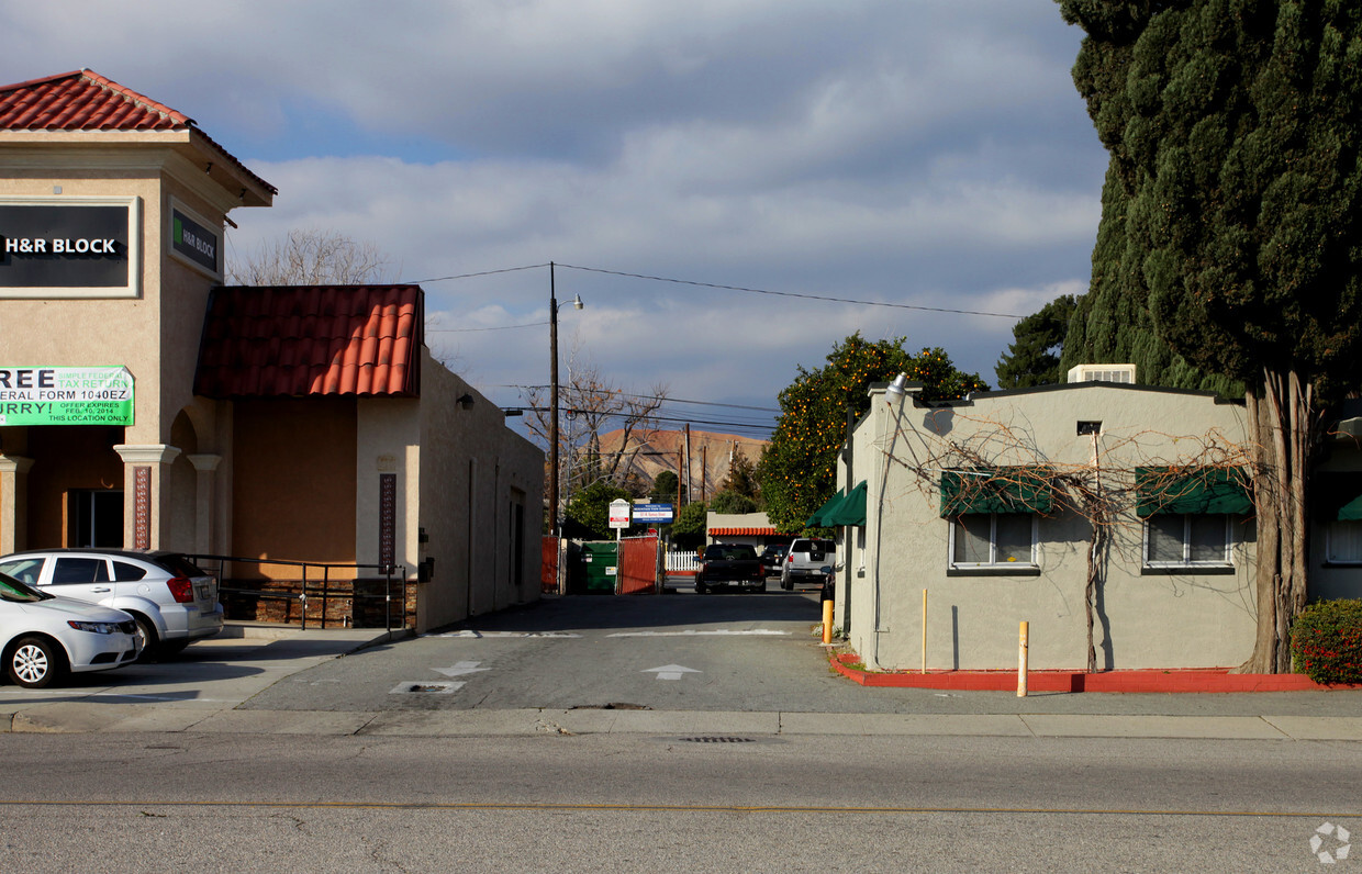 Building Photo - Mountain View Estates