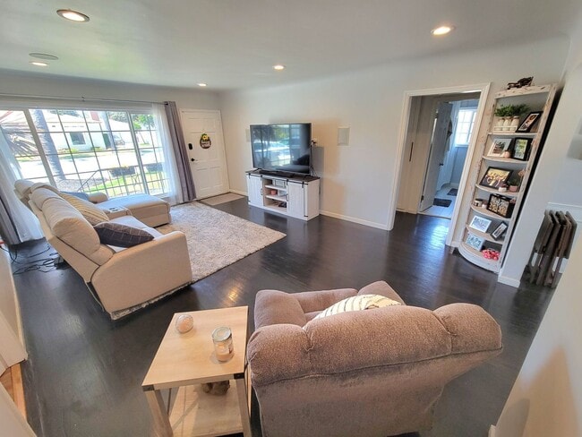 Foto del edificio - Great Single Family Home in West Long Beach