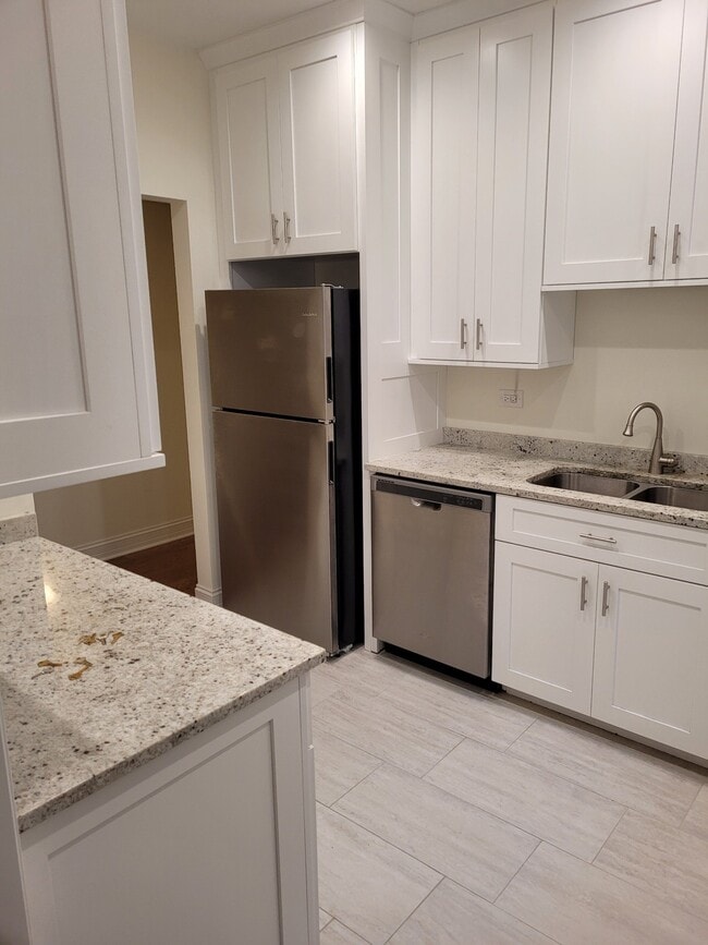 Kitchen2 - 2613 N Hampden Ct
