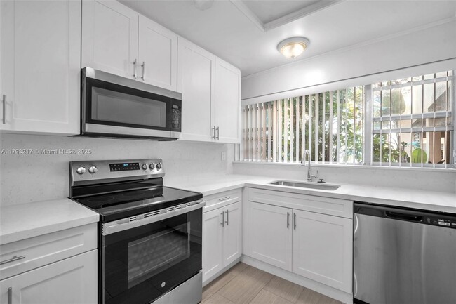 Foto del edificio - 940 NE 199th St