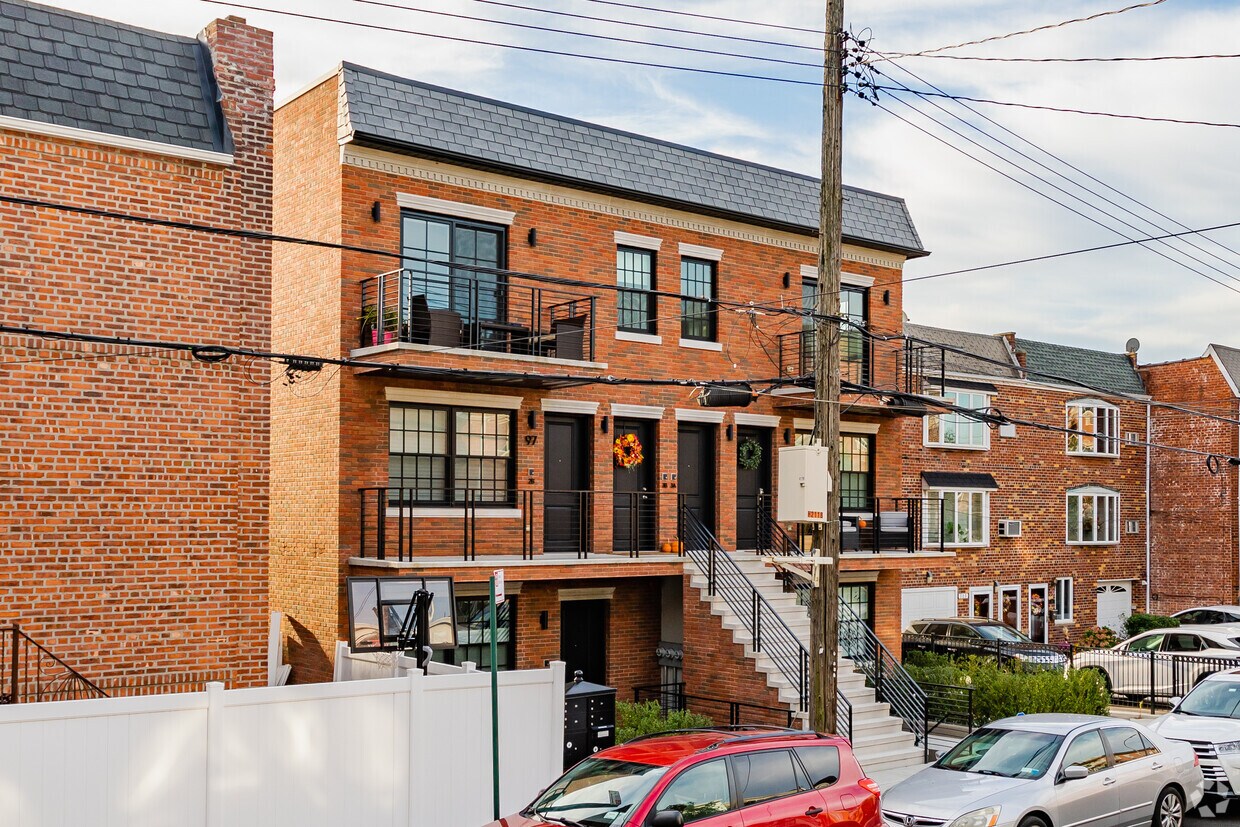 Building Photo - 97 Battery Ave