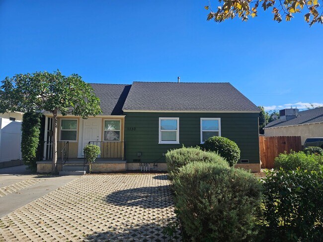 Building Photo - Comfortable 4-Bedroom, 3-Bath Home with Fenced Backyard