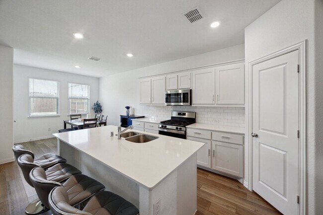 Foto del edificio - Charming 3BR Home in Sutton Fields – Prosp...
