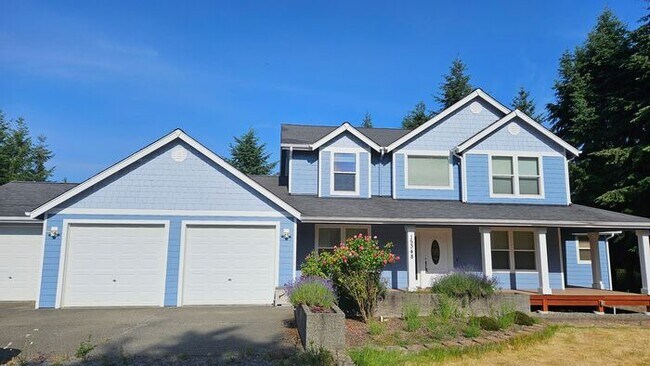 Building Photo - 4 bedroom home on Large 5 acre lot country...