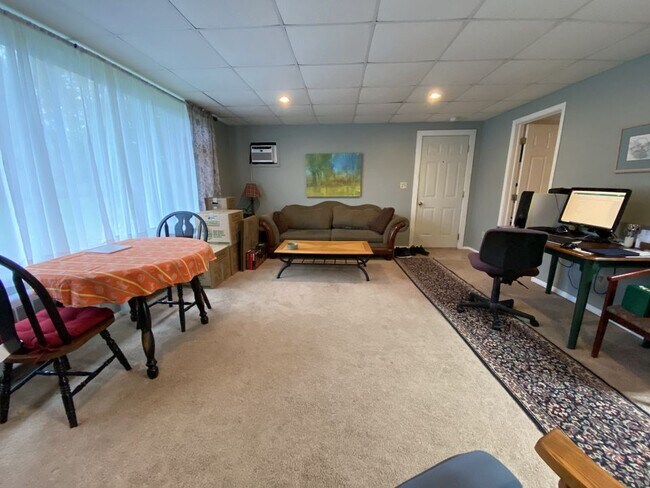 Living area with ample direct sunlight - 4239 E Genesee Street Rd