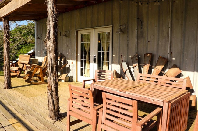 Foto del edificio - 8625 Grassbur Rd