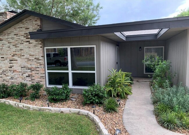 Building Photo - 3 bedroom 2 bathroom in Live Oak