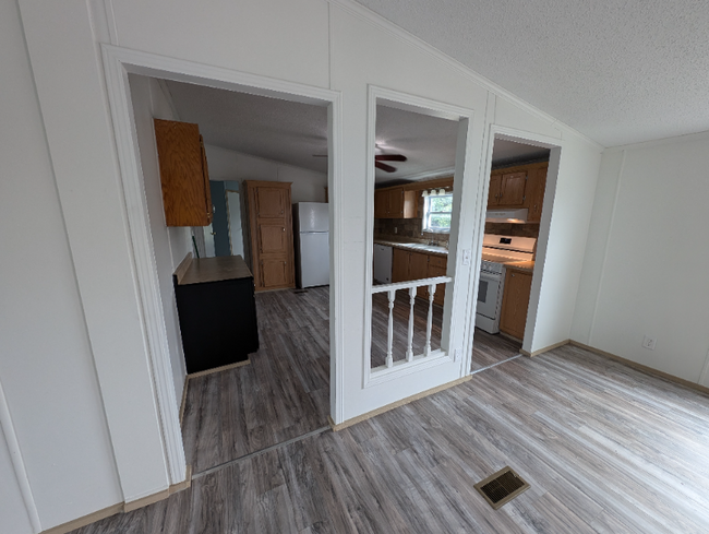Building Photo - 150 Private Rd 3058