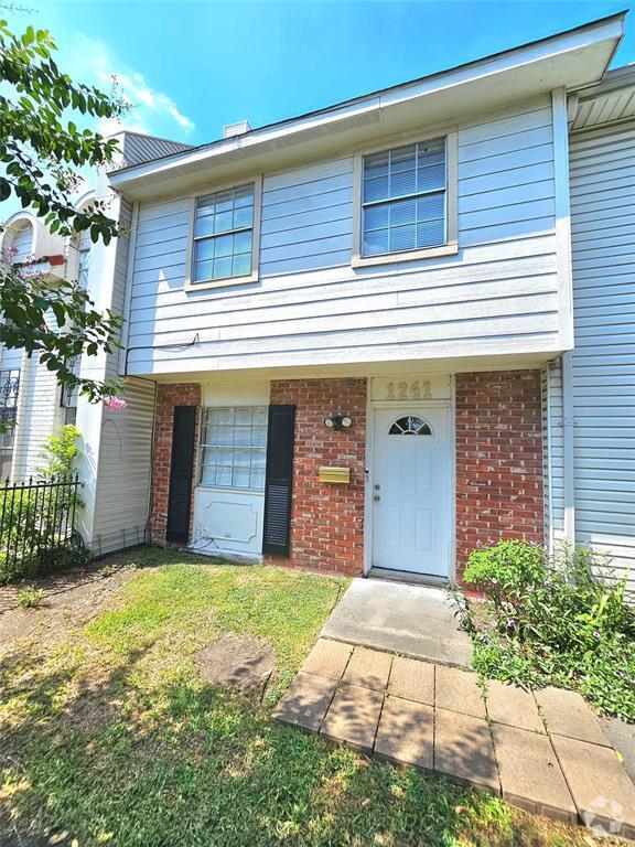 Spring Branch Woods Apartments for Rent with Hardwood Floors Houston