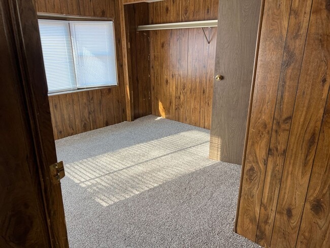 Building Photo - Country living at its BEST ! 2 bedroom 1 1/2 bathroom home