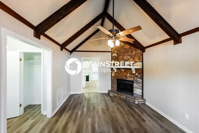 Foto del edificio - 3 Bedroom Pet-Friendly Home in HUEYTOWN, AL with Main Street Renewal