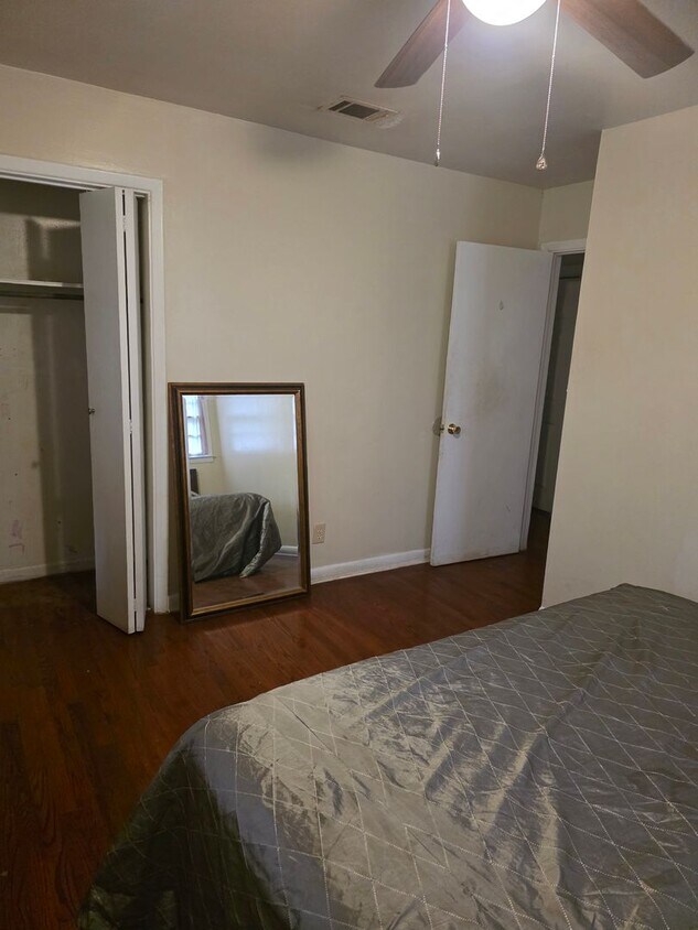 Foto del edificio - Month to month 1 BR rental Share
