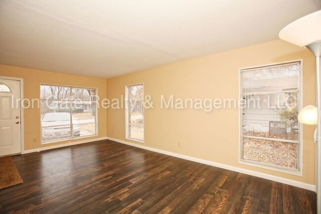 Building Photo - 10119 Saffron Dr