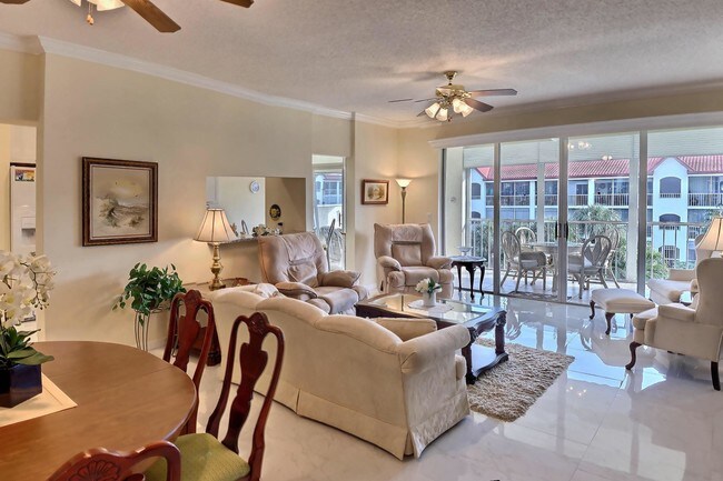 Building Photo - 109  Half Moon Circle E3 Hypoluxo FL 33462