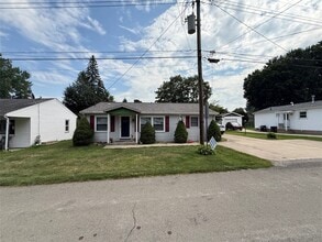 Building Photo - 213 Hickory St