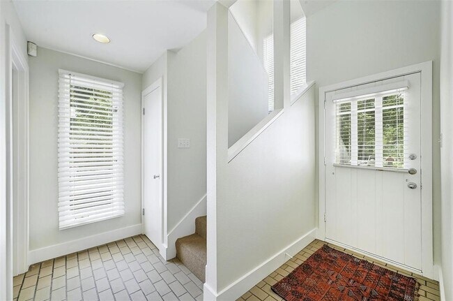 Foto del edificio - 1401 Marshall Ln