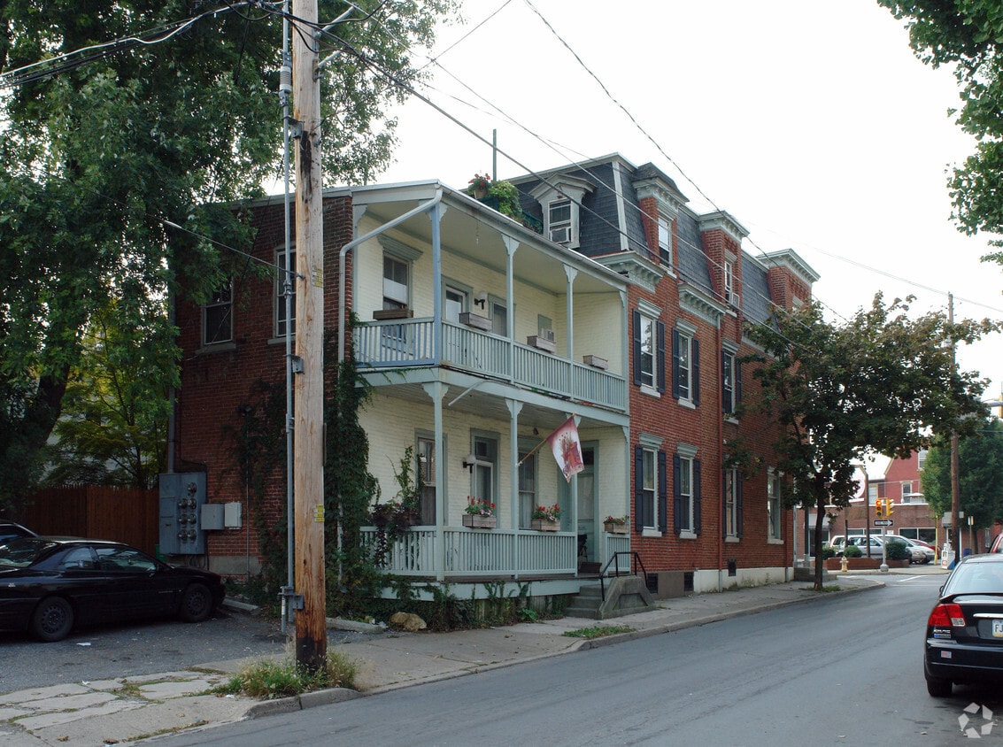 Building Photo - 443 N 8th St