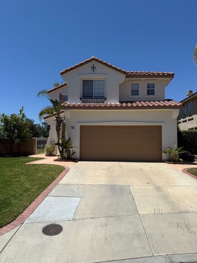 Foto principal - 3 bed, 2 1/2 bath home in gated Wood Ranch...
