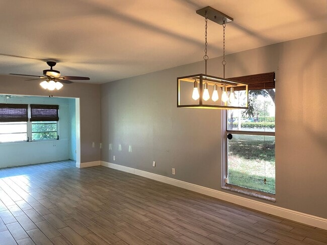 Foto del edificio - Beautifully renovated! 2 Bed, 2 Bath corne...