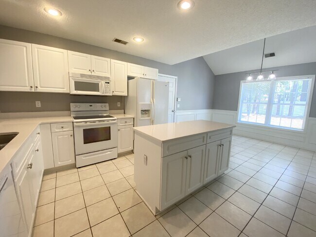 Foto del edificio - Spacious, Four Bedroom Home in The Farm!
