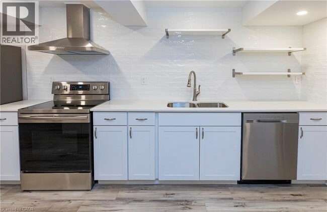 Building Photo - 255 York Rd