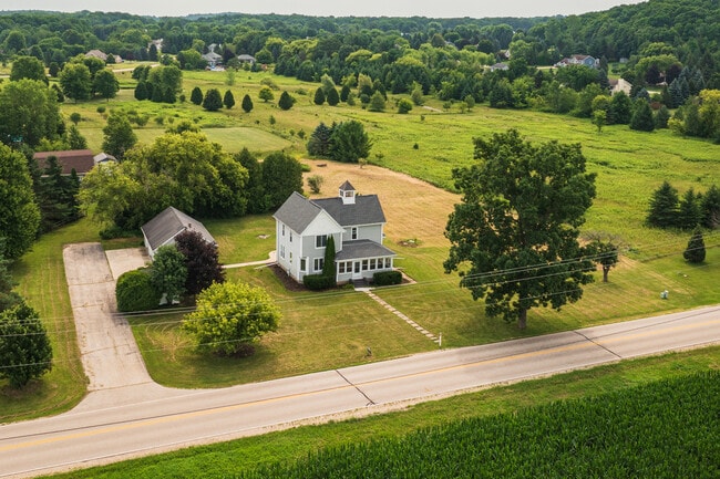 Building Photo - 626 Hillside Rd