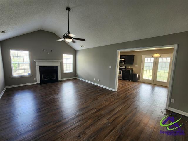 Foto del edificio - 123 Cedarland Dr