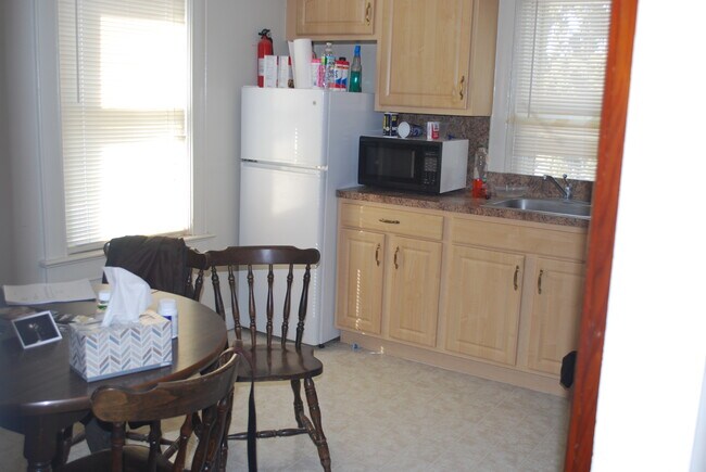 Cocina comedor - 111 S Main St