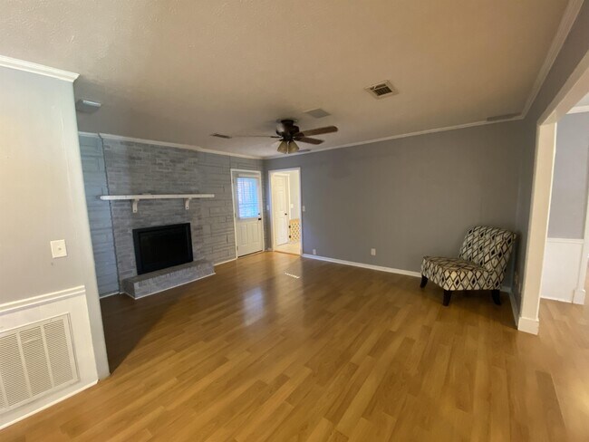 Building Photo - 3019 Apache Dr