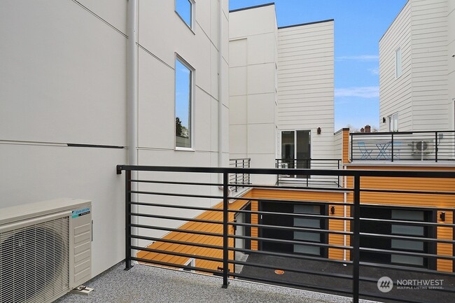 Building Photo - 1467 S Columbian Way