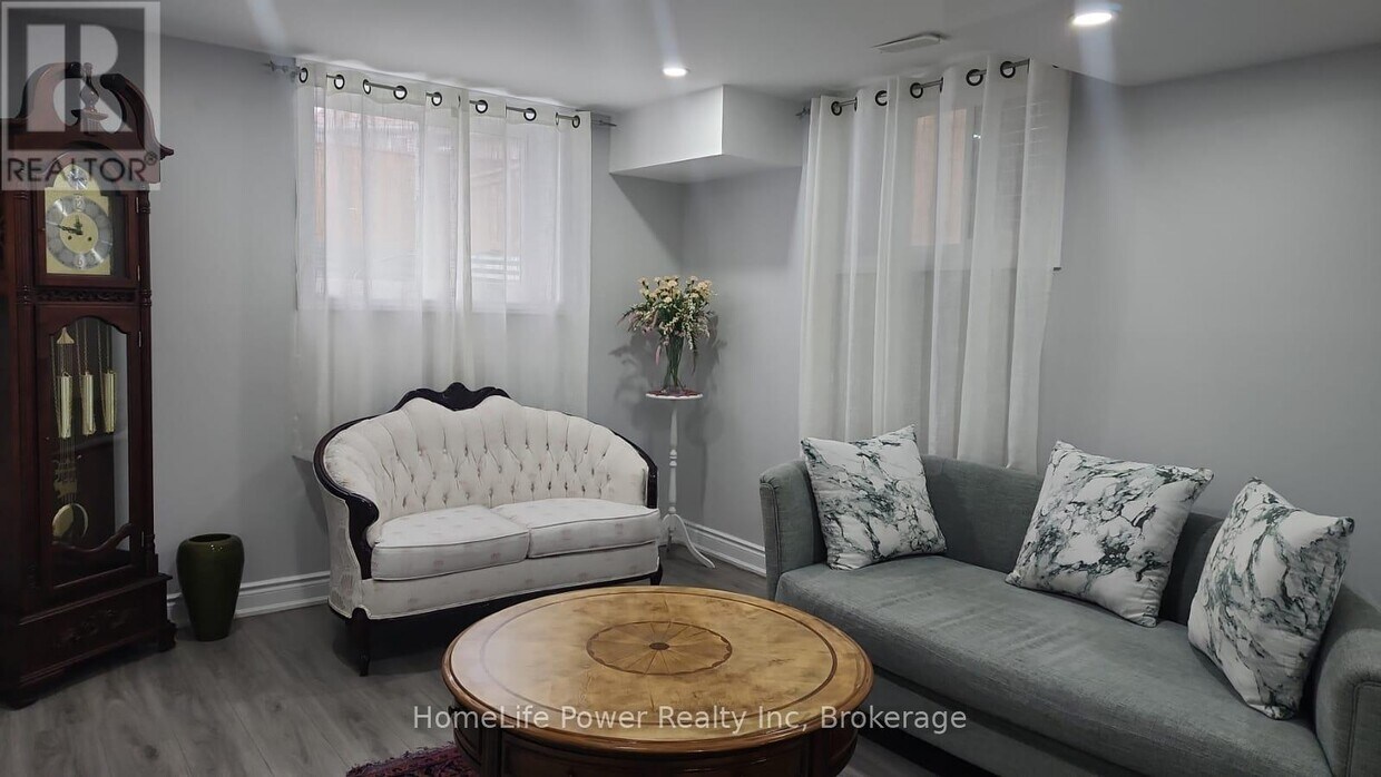 Photo principale - 43 Saddlebrook Ct