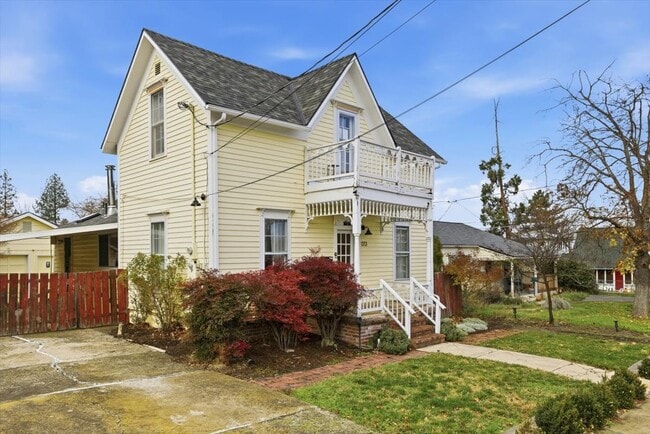 Building Photo - 173 Helman St