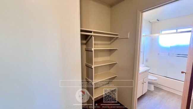 Foto del edificio - Spacious top floor 2 bedroom, walking dist...