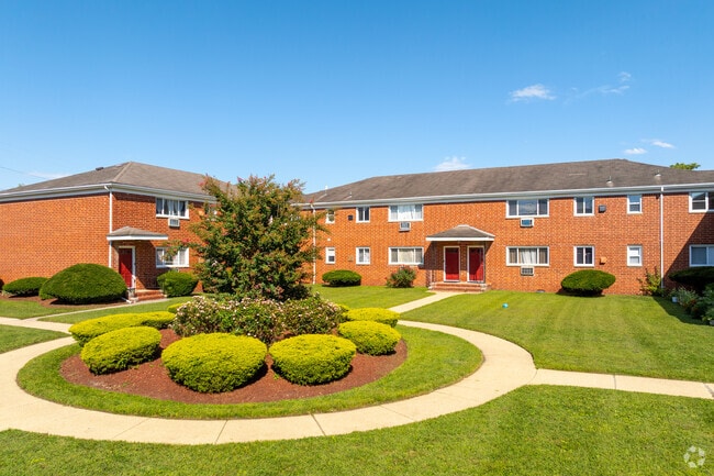 Building Photo - Crossroads Manor Apartments