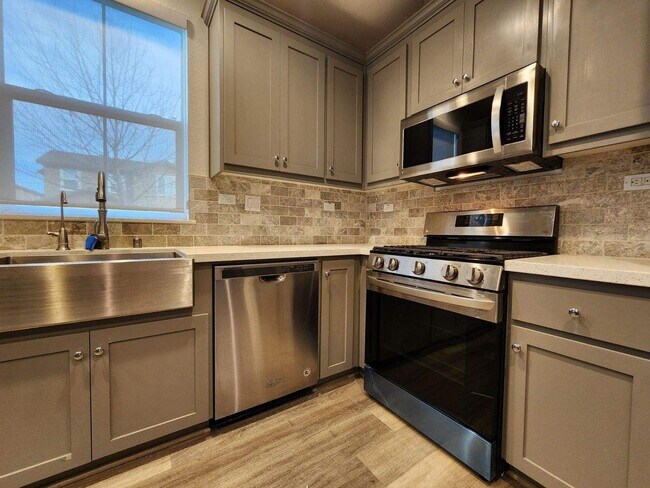 Building Photo - * Short Term Rental * K Section