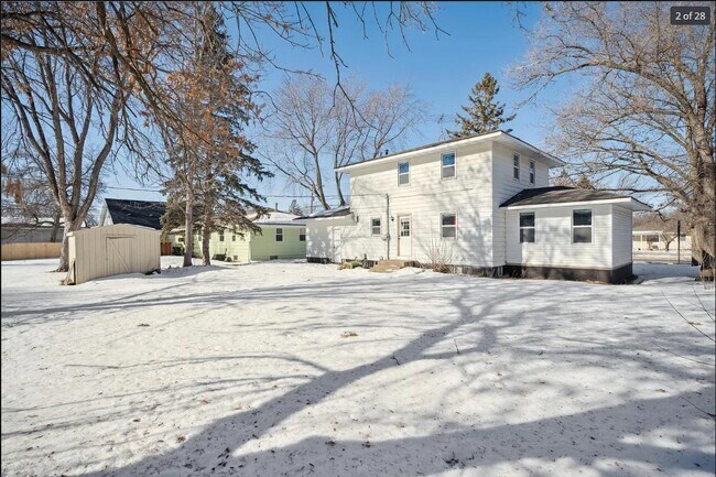 Foto del edificio - 348 109th Ave NE