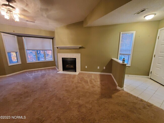 Building Photo - 3300 Mulberry Ln