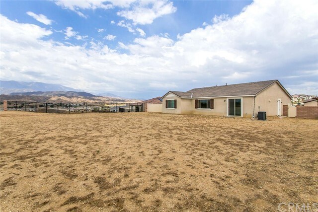 Building Photo - 1525 Yucca Ct