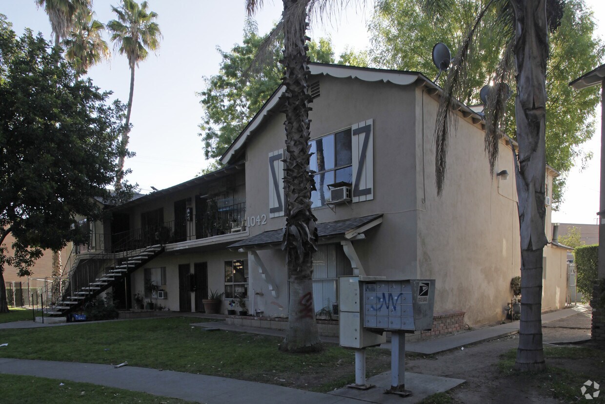 Primary Photo - 1042 W Porter Ave