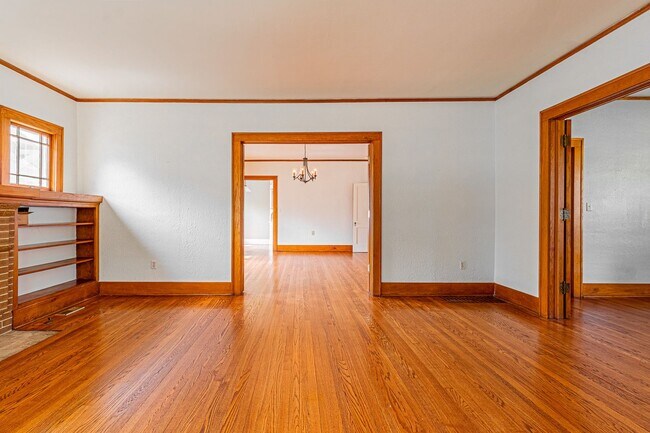 Building Photo - 3 Bed 1 Bath in OKC! - Half off on the fir...