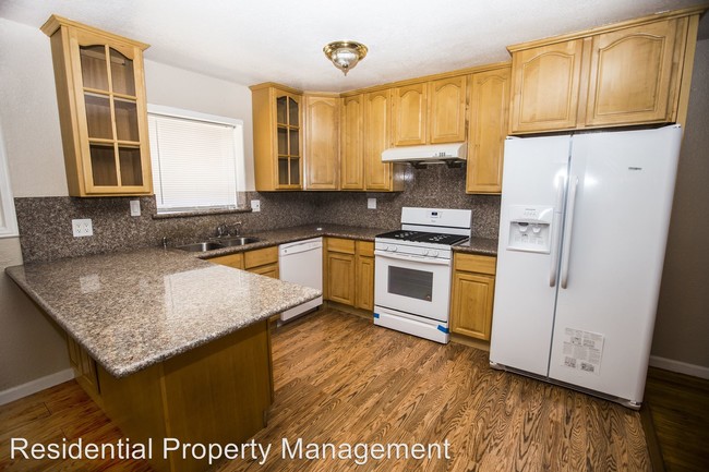 Building Photo - 3 br, 1 bath House - 32031 Kennet Street