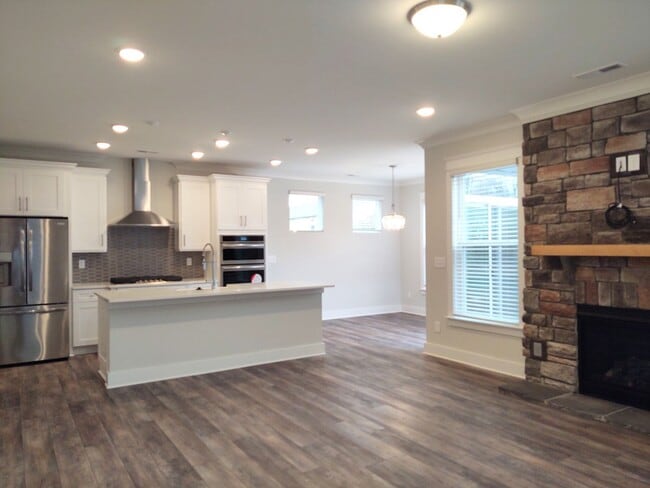 Foto del edificio - Beautiful Home located in the McKee Grove ...