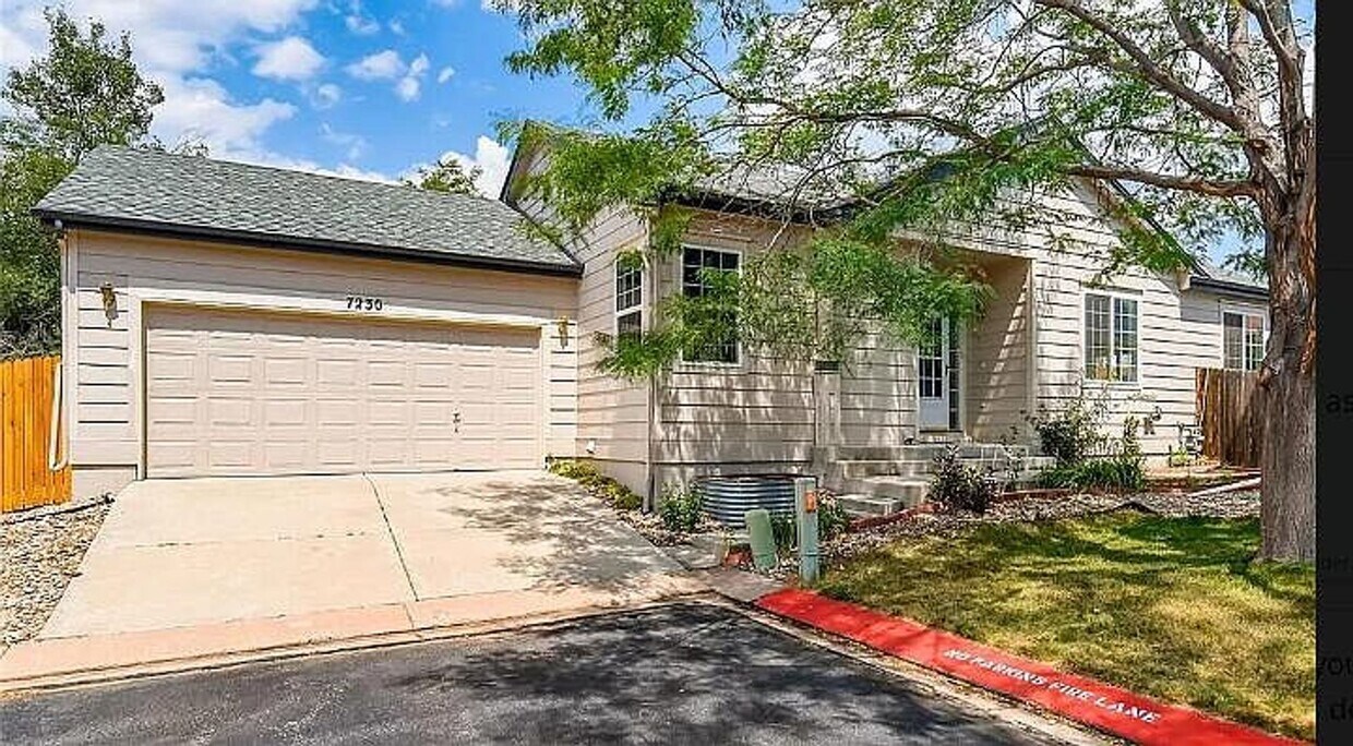 Foto principal - Fully Furnished 2 Bed | 2.5 Bath Home with Fireplace – Powers Corridor