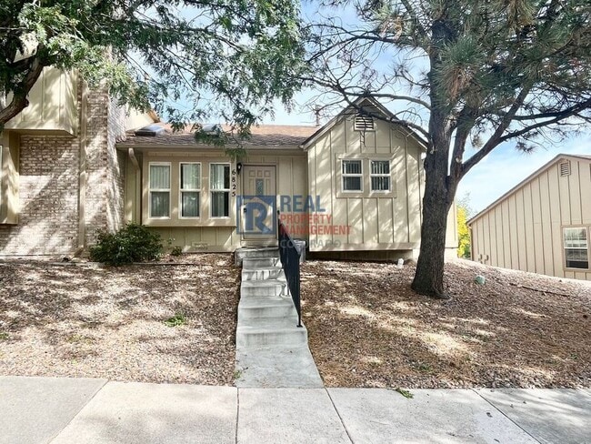 Photo - 6825 Overland Dr House