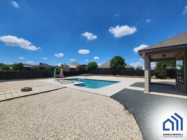 Building Photo - BEAUTIFUL 4 Bedroom 2.5 Bath home in the B...